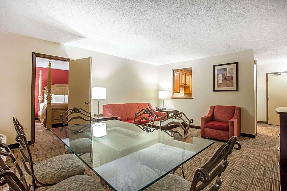Clarion Hotel Fort Mill Near Amusement Park