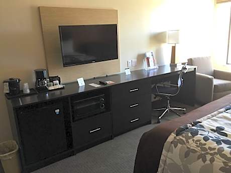 Queen Room with Two Queen Beds and Sofabed - Non-Smoking