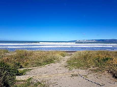 Whispering Sands Beachfront Motel