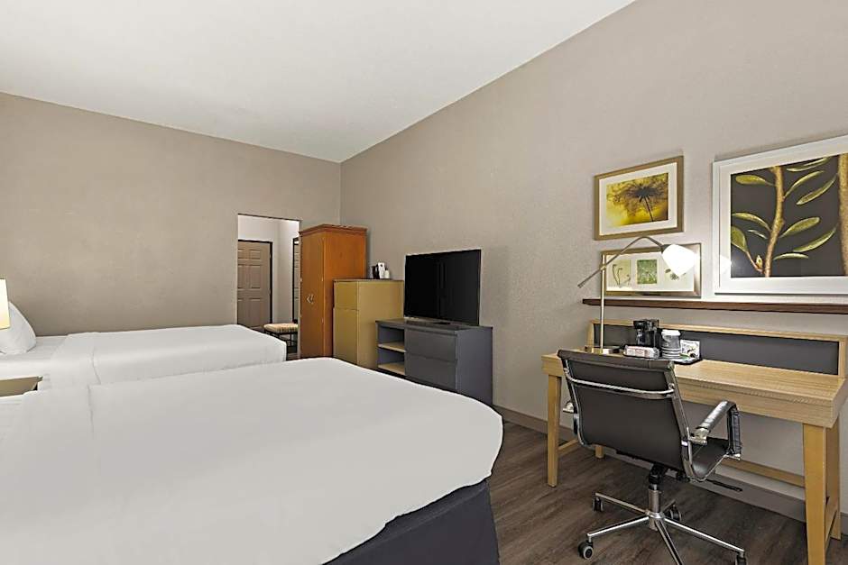 Country Inn & Suites by Radisson, Hinesville, GA