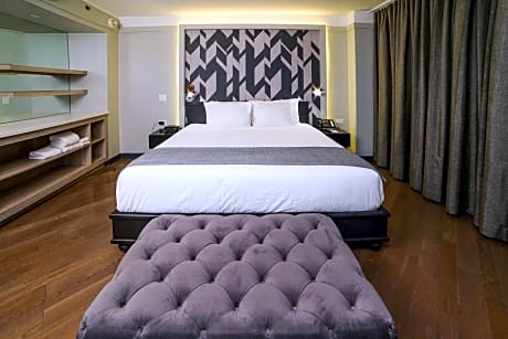 Luxury Room 1 King Bed