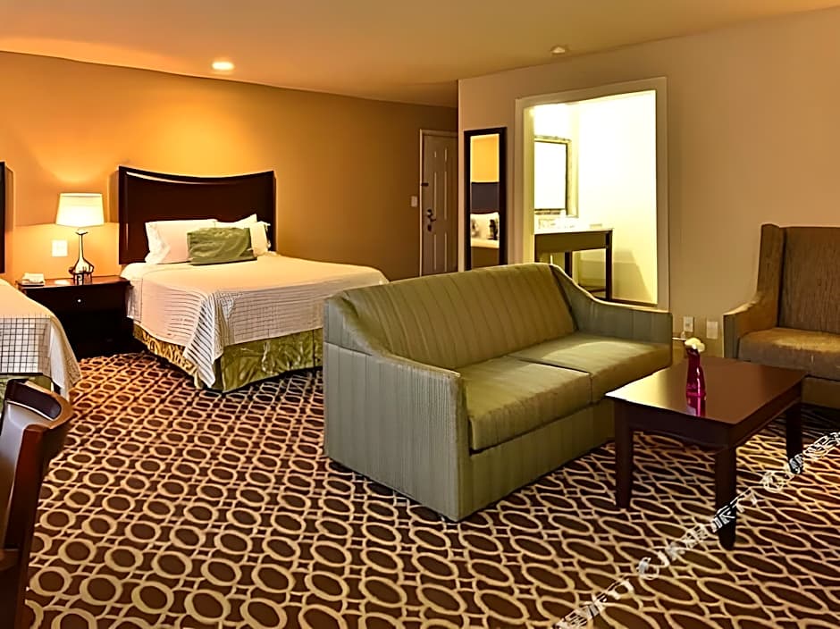 Sunday House Inn and Suites