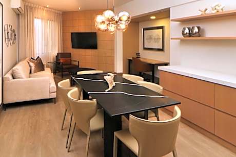 Luxury King Suite