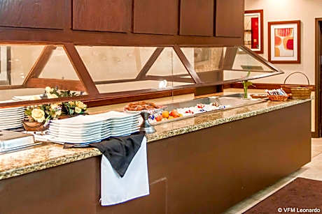 Clarion Inn Central