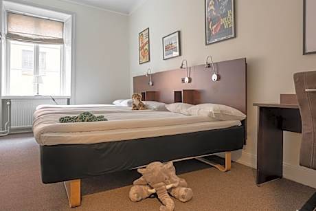 Triple Room with Shared Bathroom