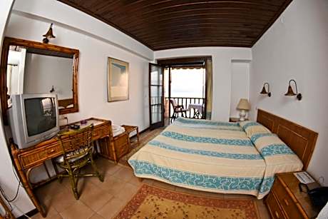 Triple Room with Sea View