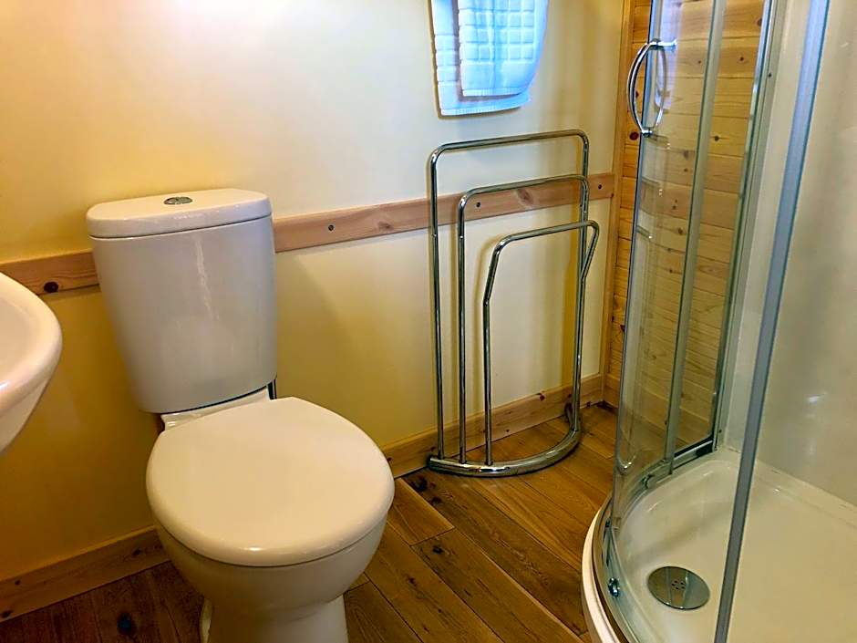 Rashfield Sheilings - Riverside Lodges, by Pucks Glen, Dunoon