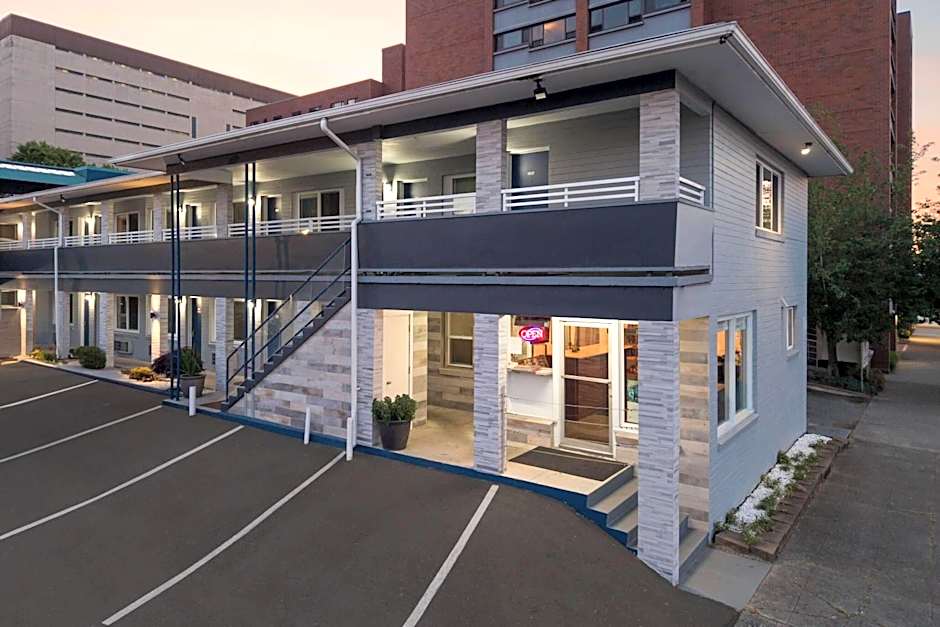 Travelodge by Wyndham Everett City Center