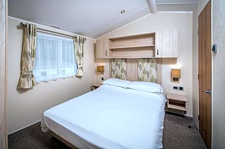 2 Bedroom Bronze Caravan