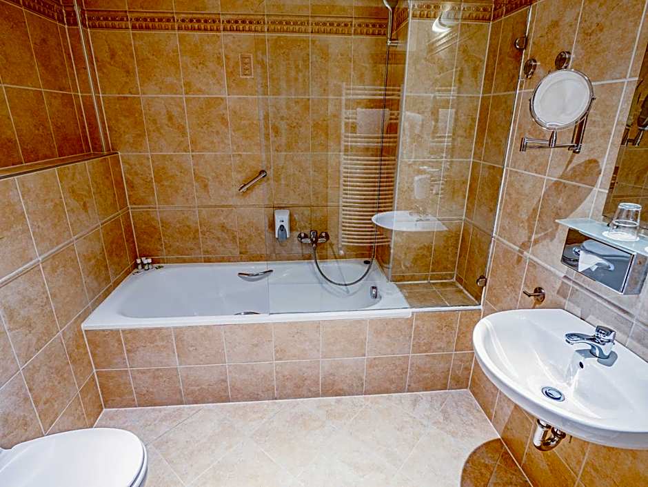 Holiday Beach Budapest Wellness Hotel with Sauna Park