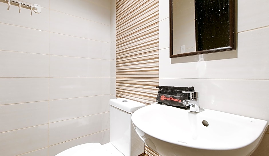 RedDoorz @ Golite Old Albay