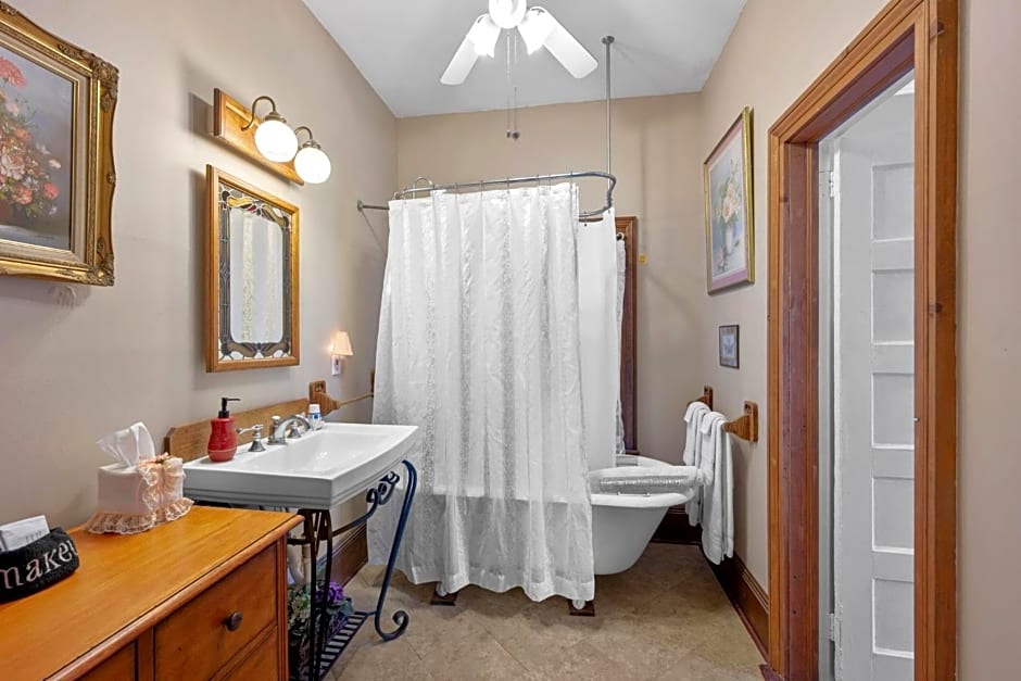 Goodbread House Bed and Breakfast