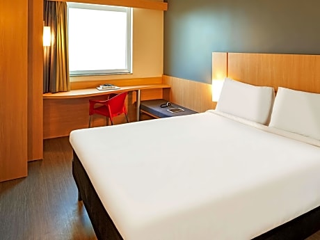 Standard Room with a double bed and sea view