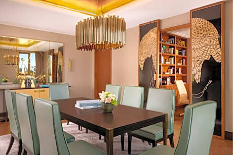 The Ritz-Carlton Suite with Club Lounge access,1 King, City view