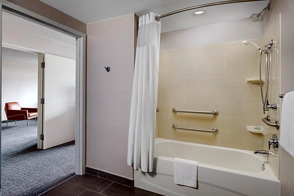 Courtyard by Marriott Manchester-Boston Regional Airport