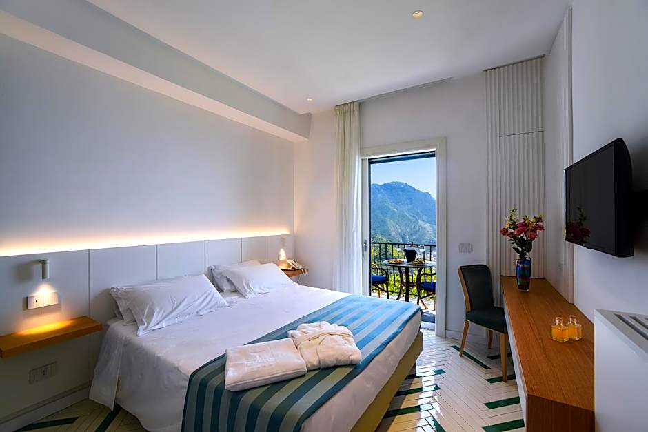 Photo 1 of 15 of Deluxe, Sea View, Balcony