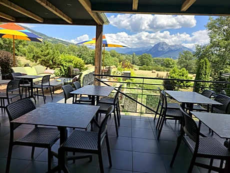 Twin Room with Mountain View