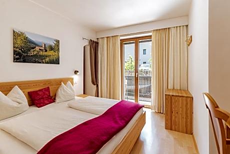 One-Bedroom Apartment with Garden View