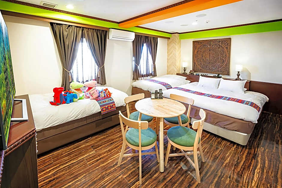Photo 1 of 8 of 1 King Bed and 2 Twin Beds, Nonsmoking