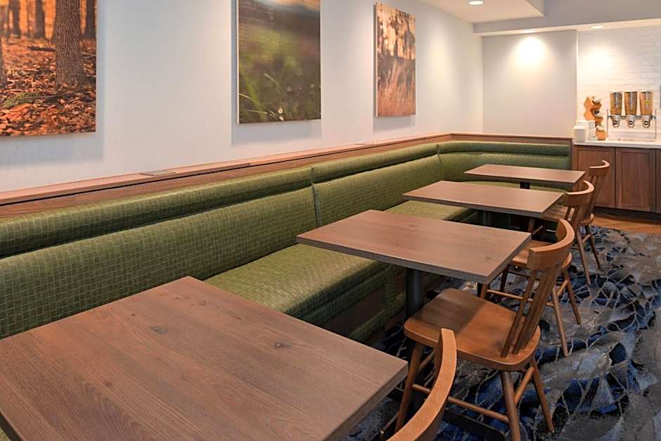 Fairfield Inn & Suites by Marriott Arlington Near Six Flags
