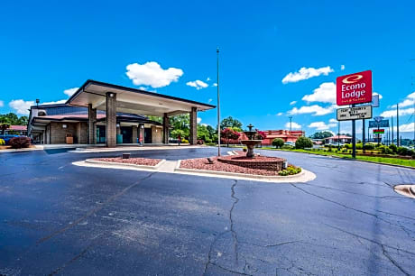 Econo Lodge Inn & Suites