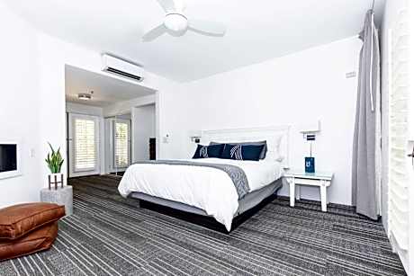 Deluxe King Room with Patio and Fireplace