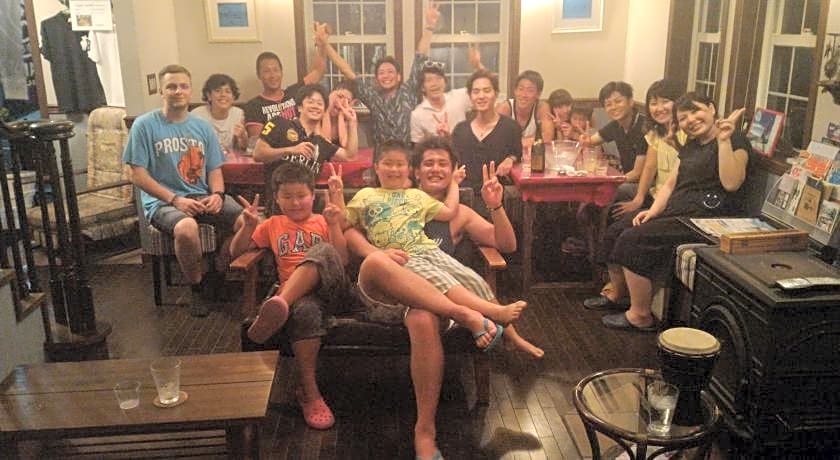 Iza Kamakura Guest House And Bar