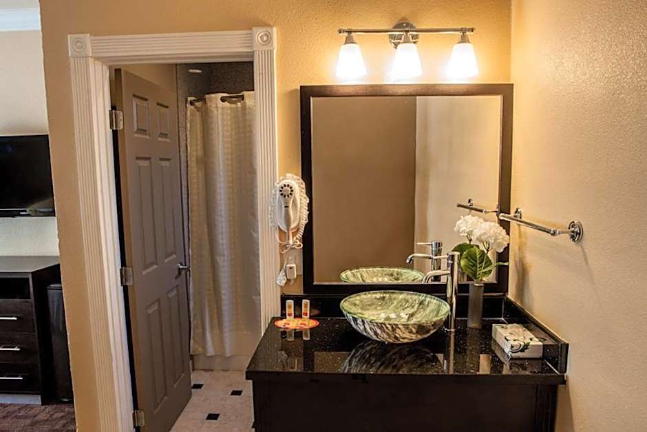 Marinwood Inn & Suites