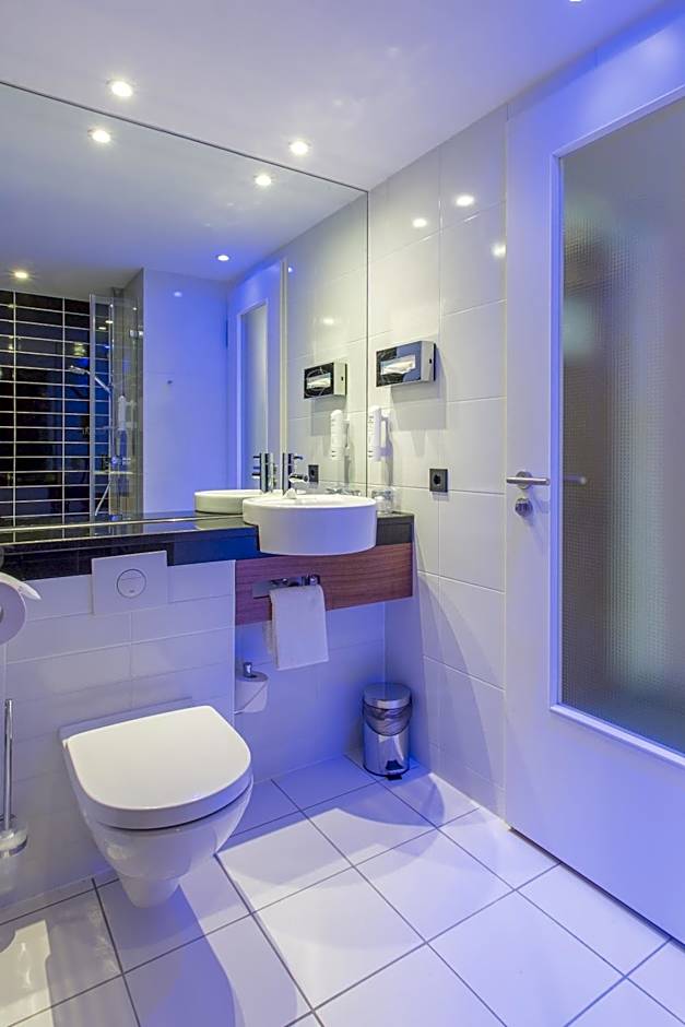 Photo 1 of 1 of Standard 1 Queen Bed, High Floor