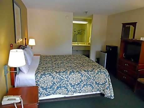 1 King Bed Deluxe Smoking