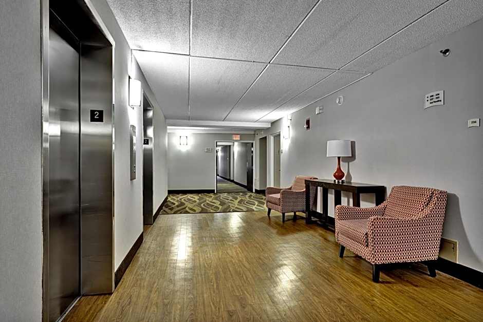 Quality Hotel & Suites At The Falls