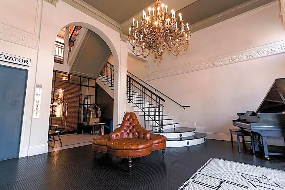 H Hotel