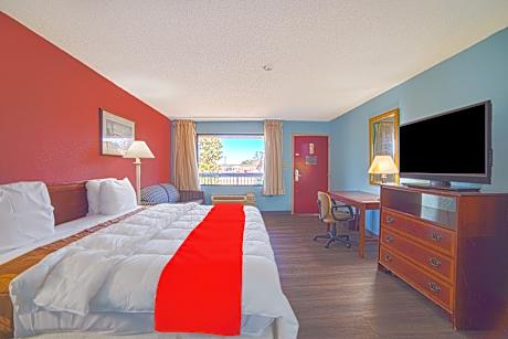 1 King Bed Non-Smoking