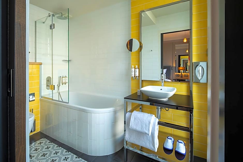 Les Matins de Paris & Spa