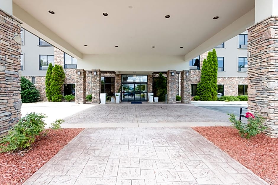 Holiday Inn Express & Suites Lexington NW-The Vineyard by IHG