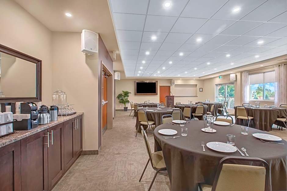 Days Inn & Suites by Wyndham Lindsay