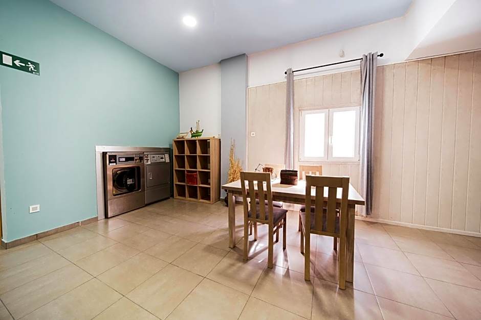 Albergue Barullo - Cubículos - Literas - Habitaciones