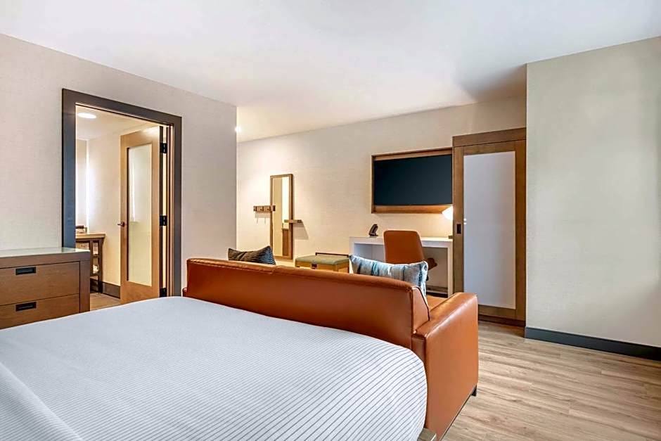 Cambria Hotel Denver Downtown RiNo