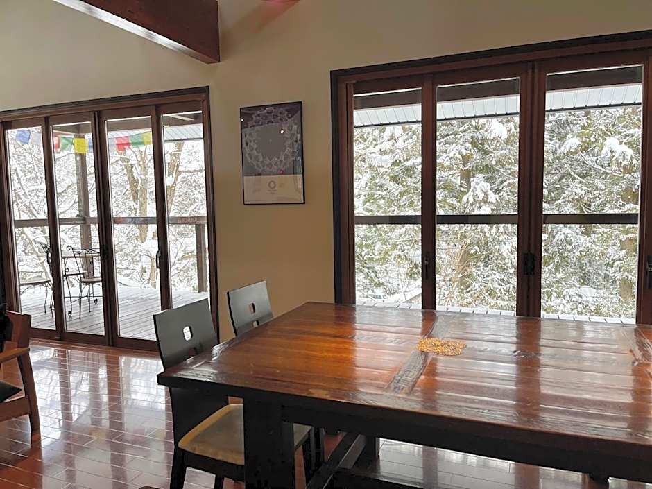 Bears Den Mountain Lodge