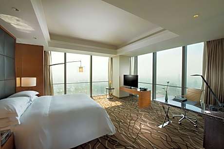 Executive King Suite with Lounge Access