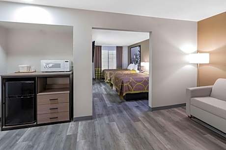 Queen Suite with Two Queen Beds - Smoking