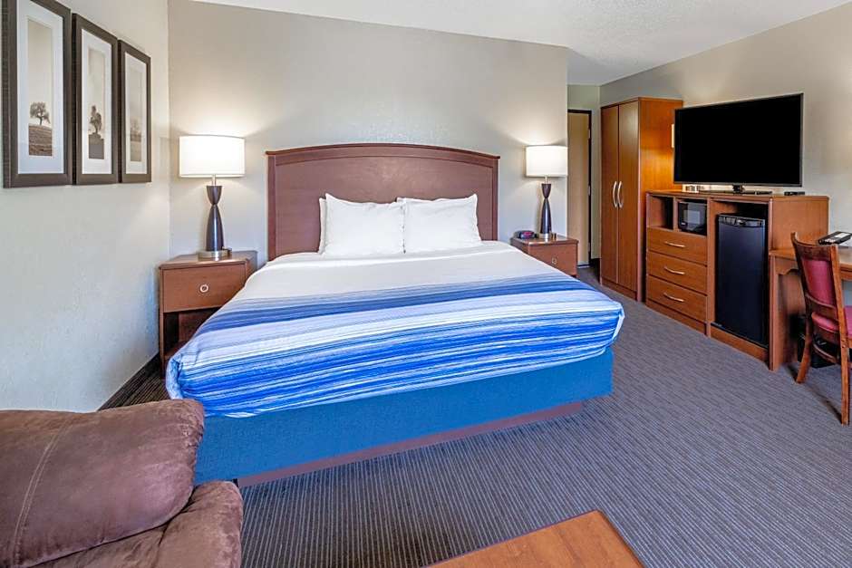 AmericInn by Wyndham Dickinson