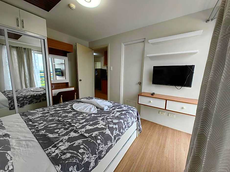 2 BR Loop Tower 1524