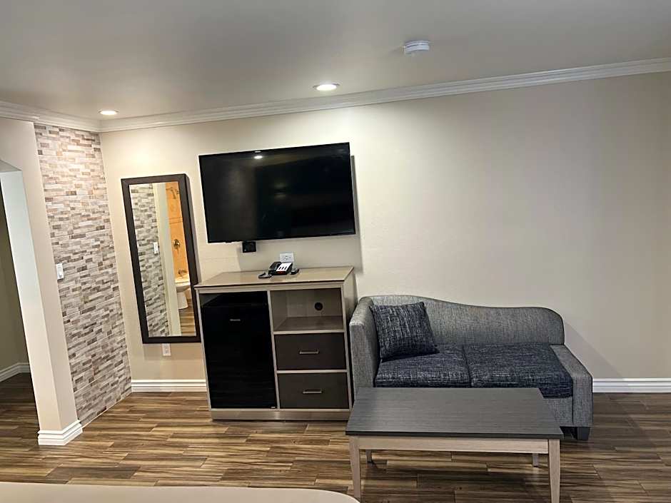 Walnut Inn & Suites West Covina
