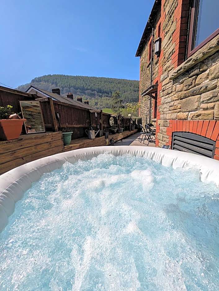 Cwmcarn Hotel & Bunkhouse