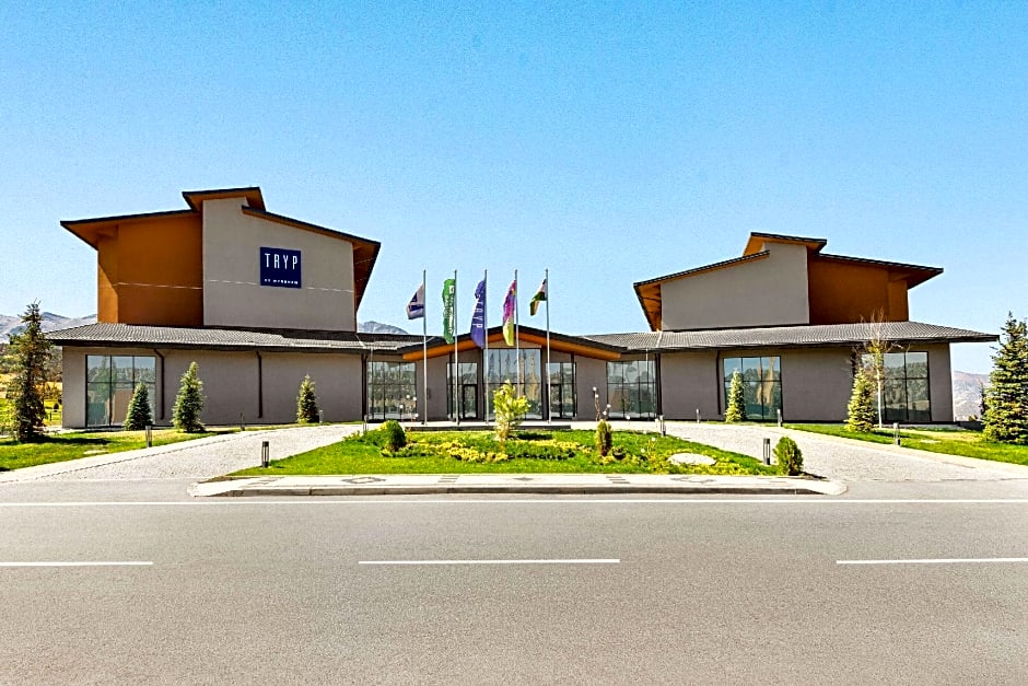 Tryp by Wyndham Zomin