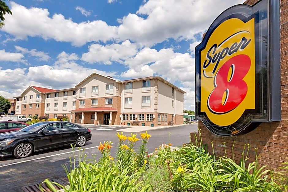 Photo 1 of 30 of Super 8 by Wyndham Akron S/Green/Uniontown OH