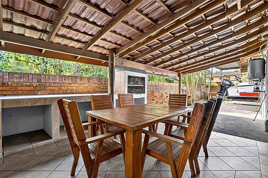 Fisherman's 6-Bedroom Family Home