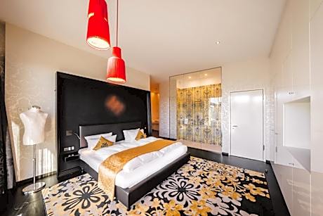 Queen Suite with Rooftop Terrace