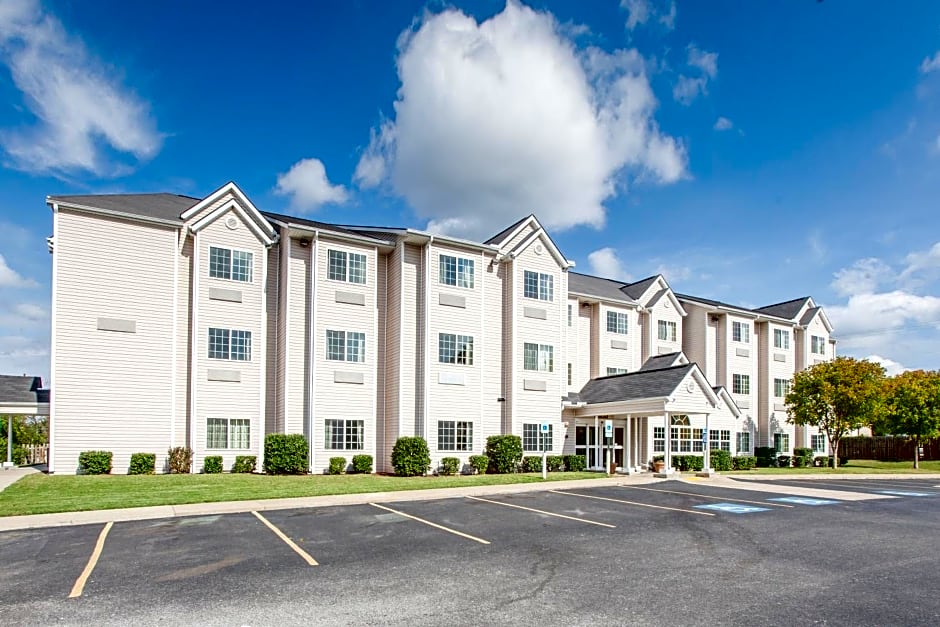 Microtel Inn by Wyndham Rogers